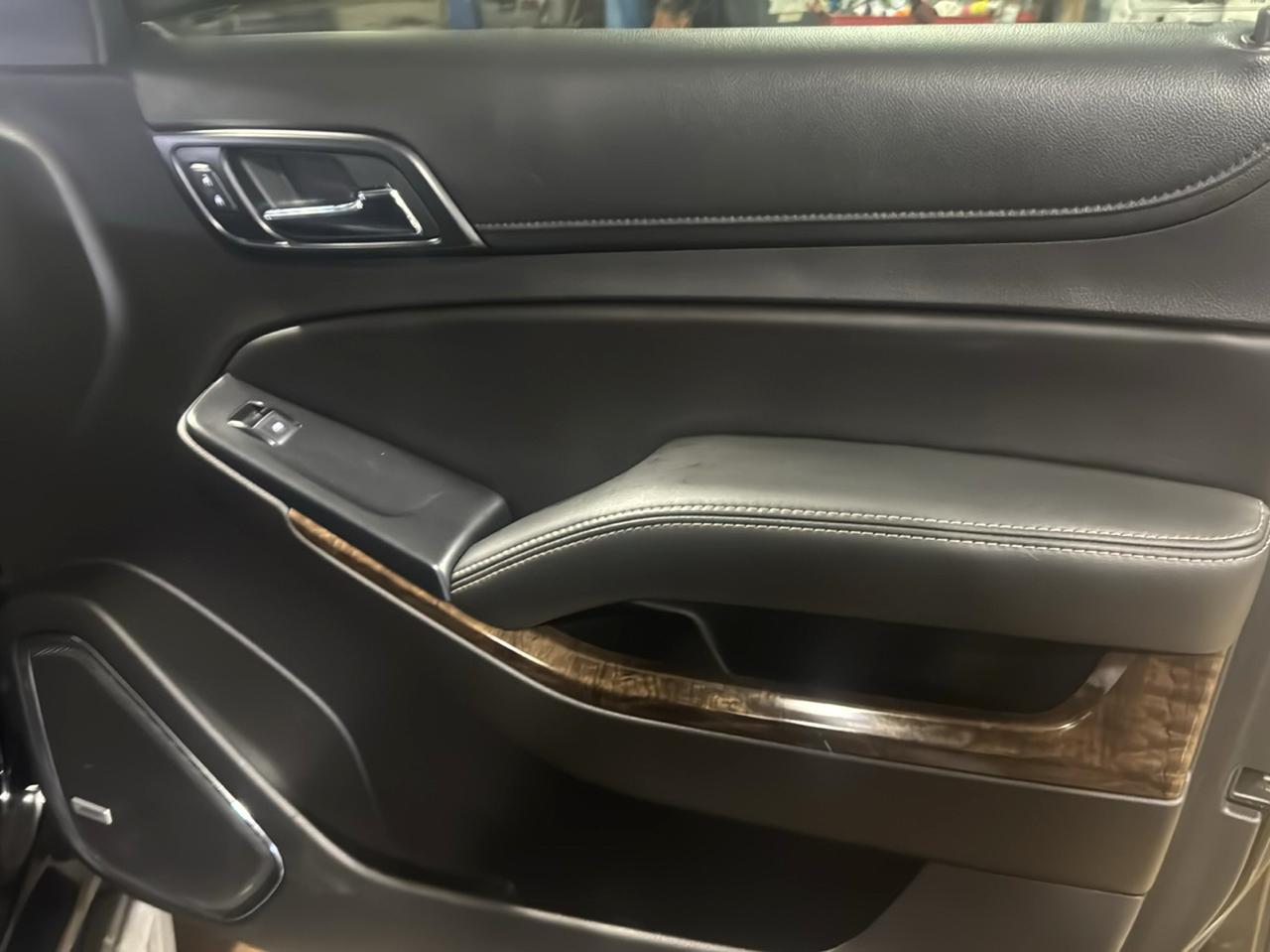 Chevrolet Suburban 4WD 4dr 1500 LT 2017