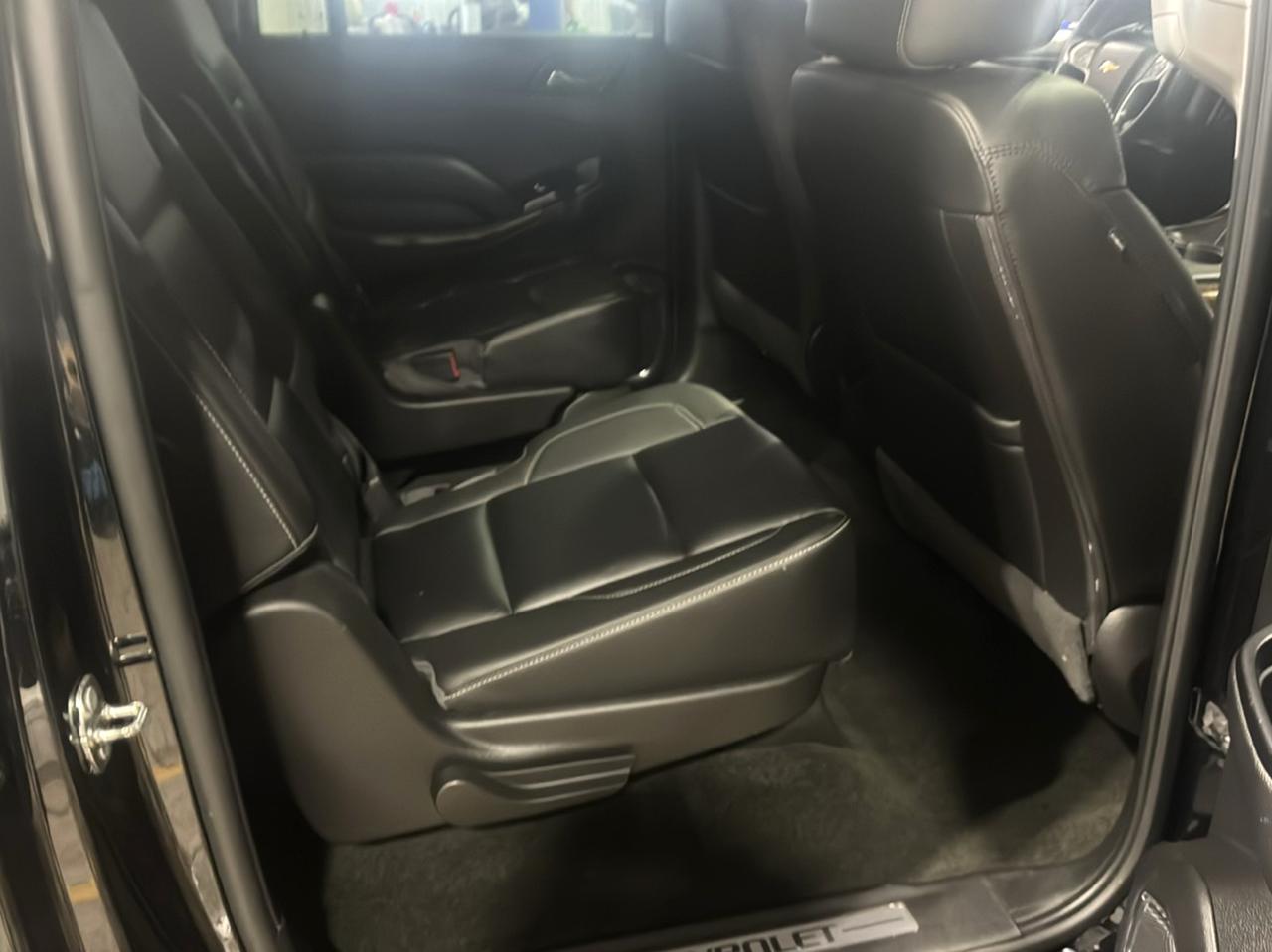 Chevrolet Suburban 4WD 4dr 1500 LT 2017