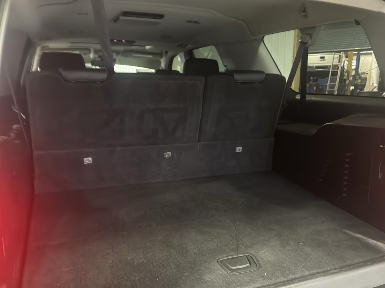 Chevrolet Suburban 4WD 4dr 1500 LT 2017