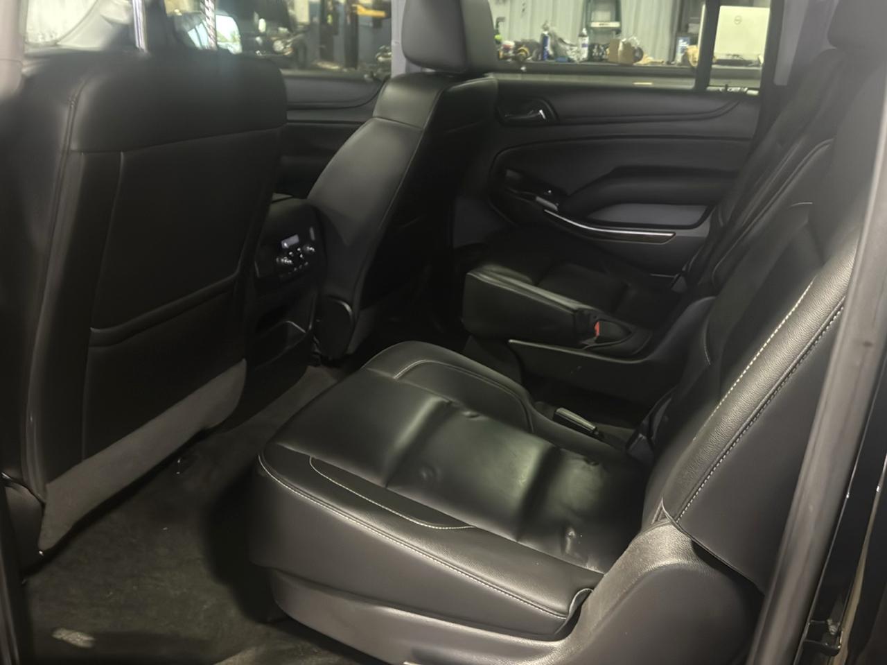 Chevrolet Suburban 4WD 4dr 1500 LT 2017