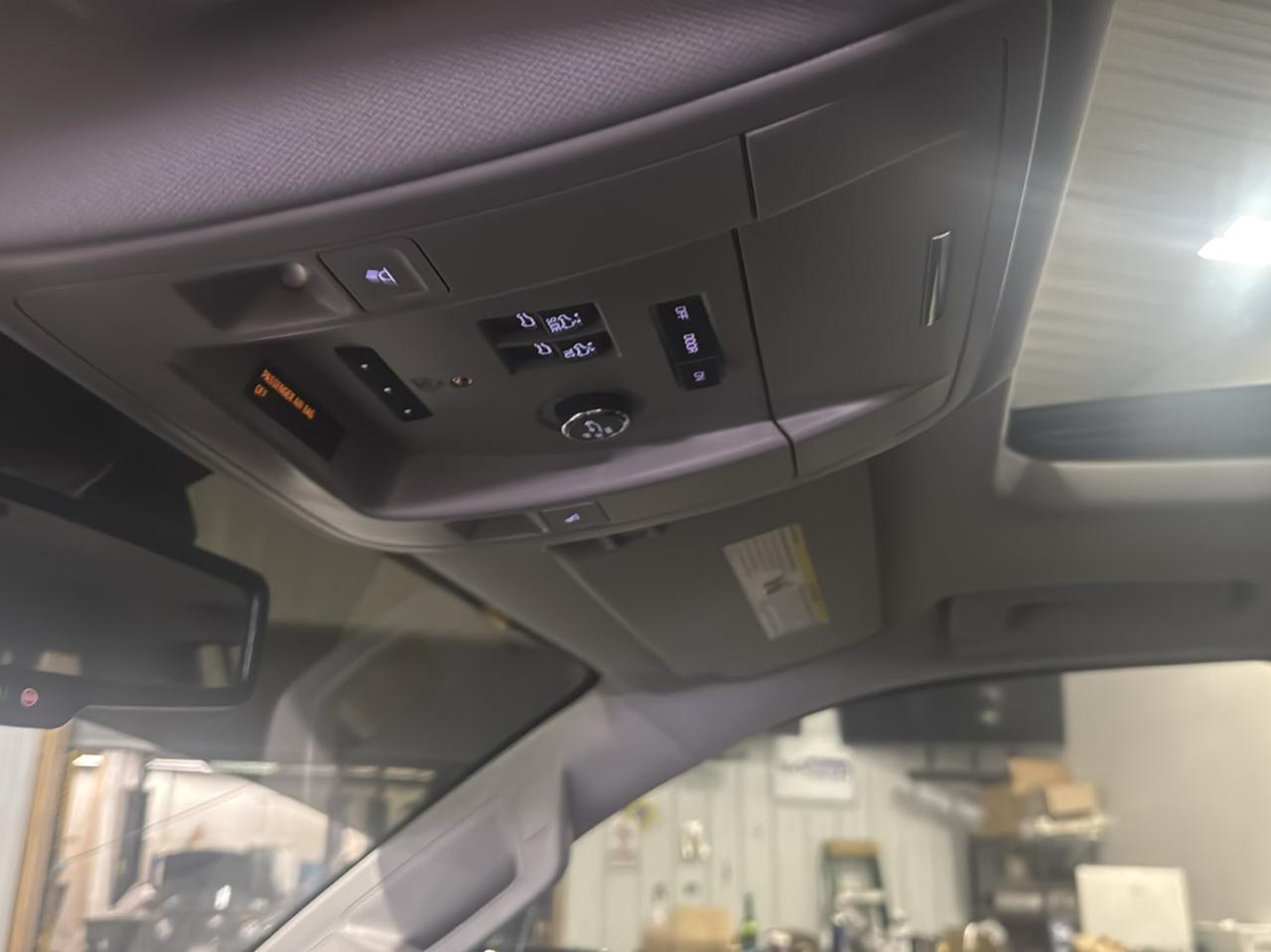 Chevrolet Suburban 4WD 4dr 1500 LT 2017