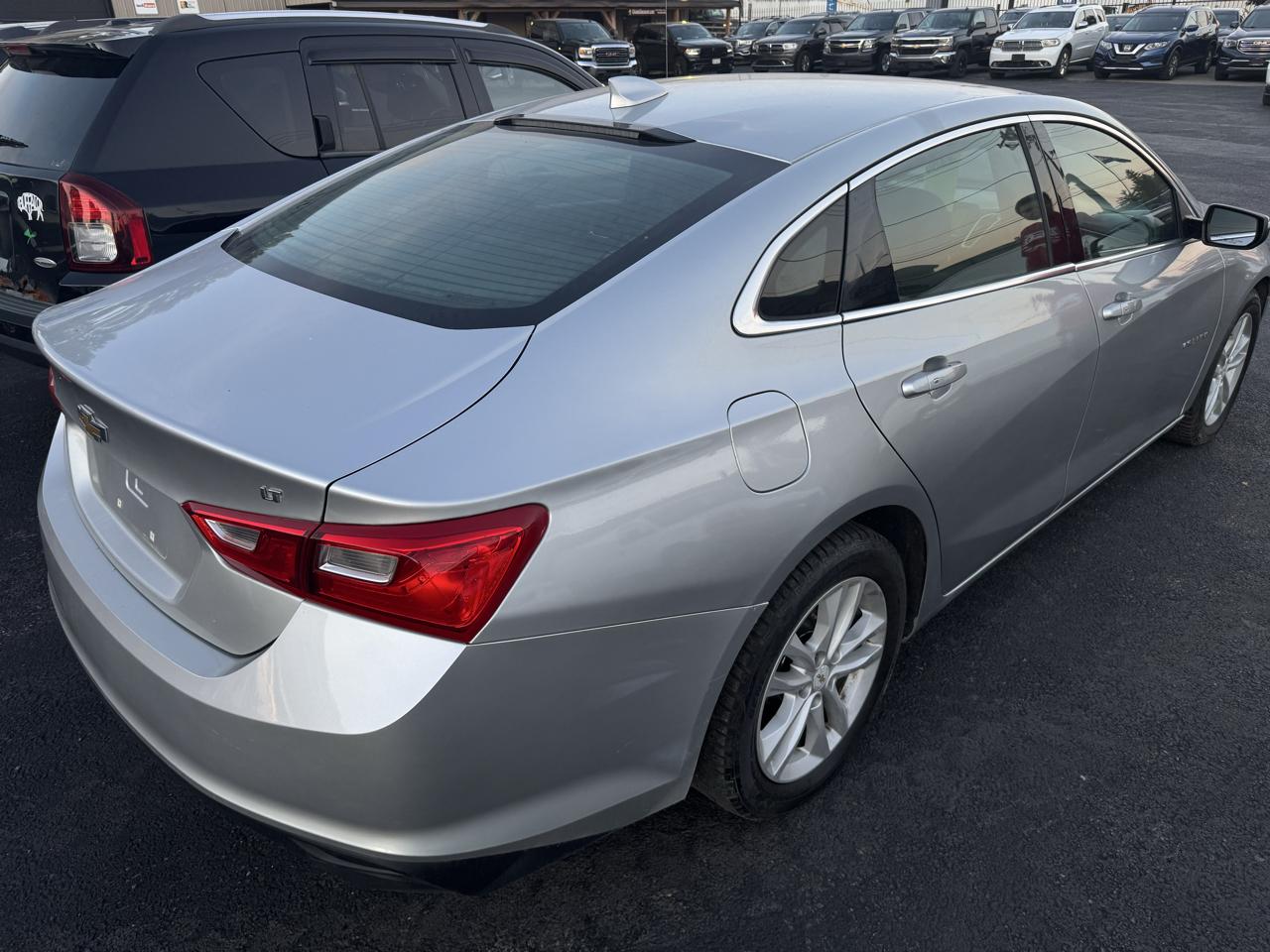 Chevrolet Malibu photo 3