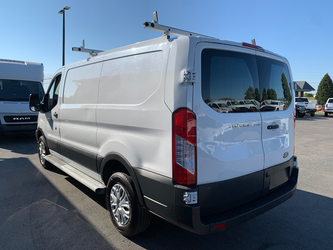 Ford Transit 250 Van Low Roof 60/40 Pass.130-in. WB 2018