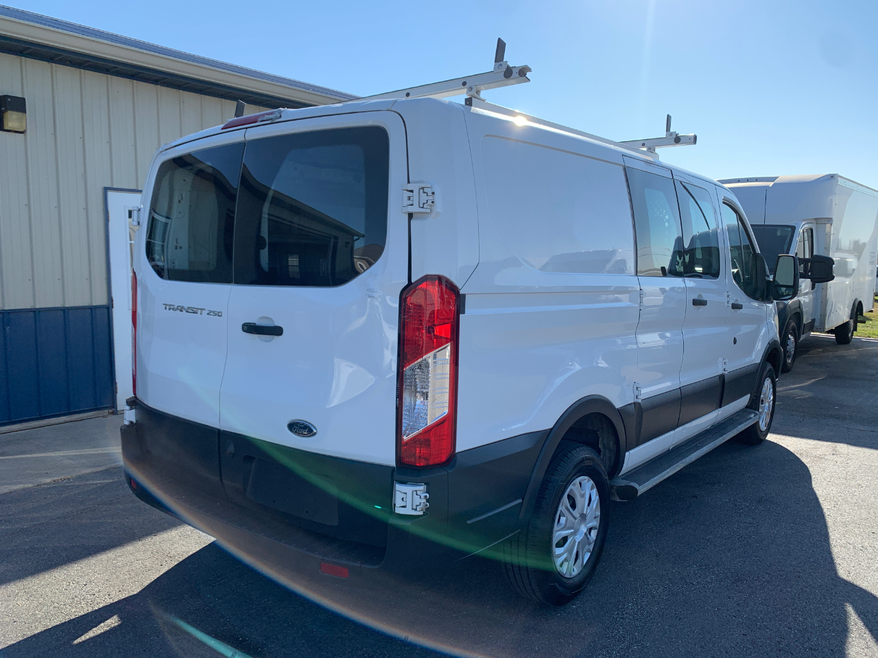 Ford Transit 250 Van Low Roof 60/40 Pass.130-in. WB 2018