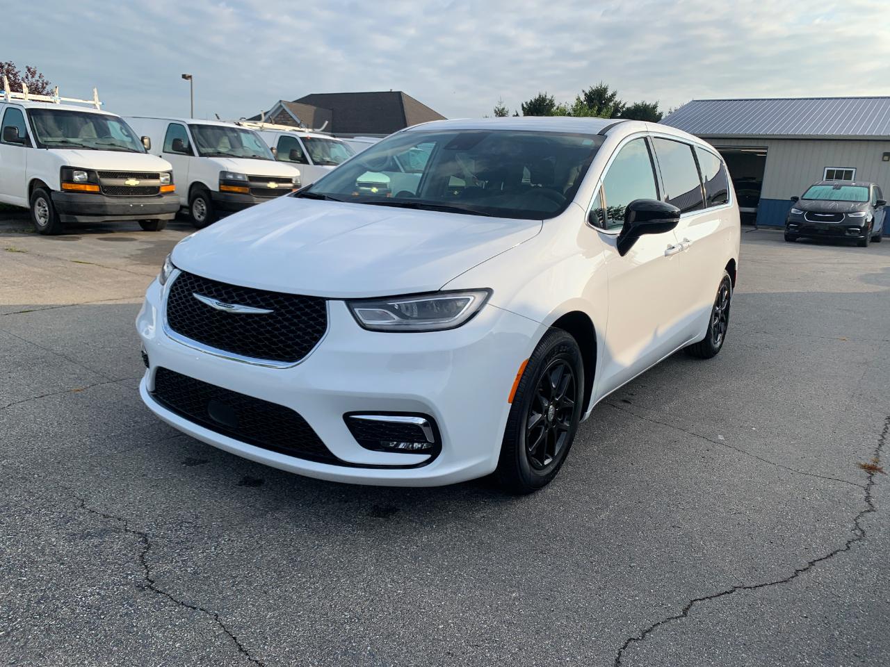2024 Chrysler Pacifica Touring L