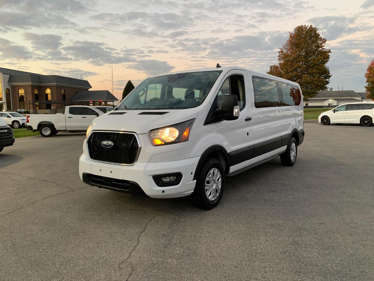2024 Ford Transit 350 Wagon Low Roof XLT w/Sliding Pass. 148-in. WB