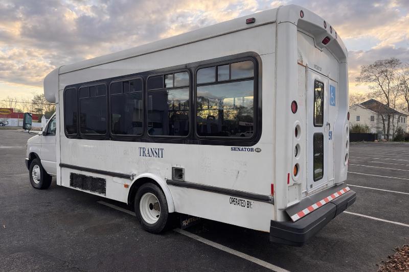 Ford Econoline E450 2011