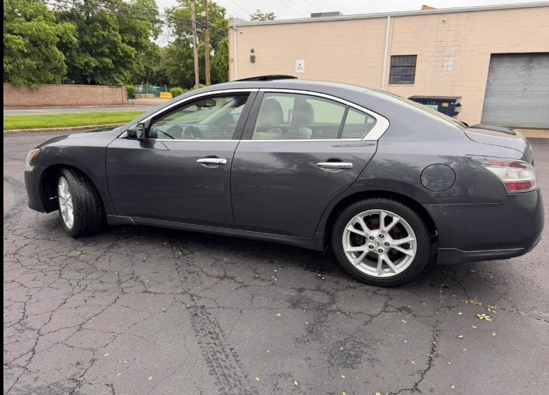 Nissan Maxima S 2013