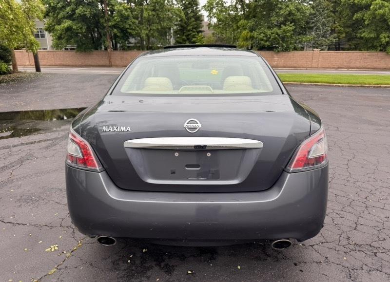 Nissan Maxima S 2013