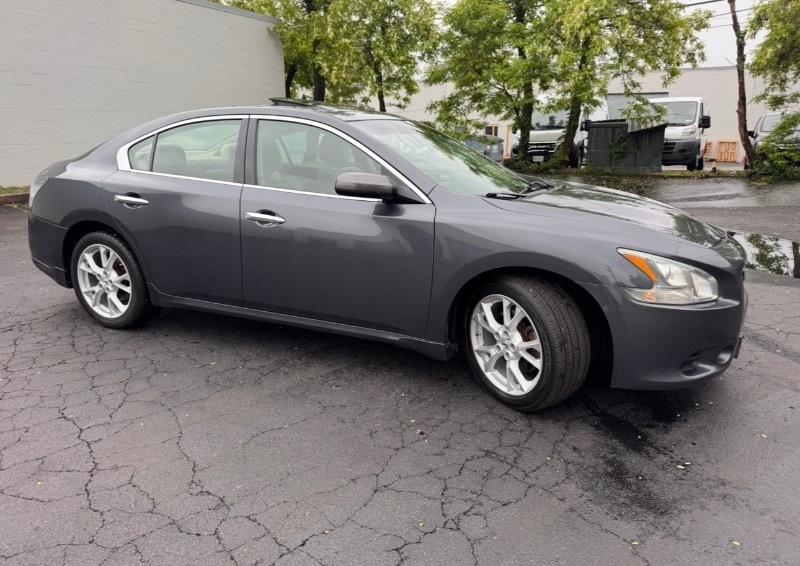 Nissan Maxima S 2013