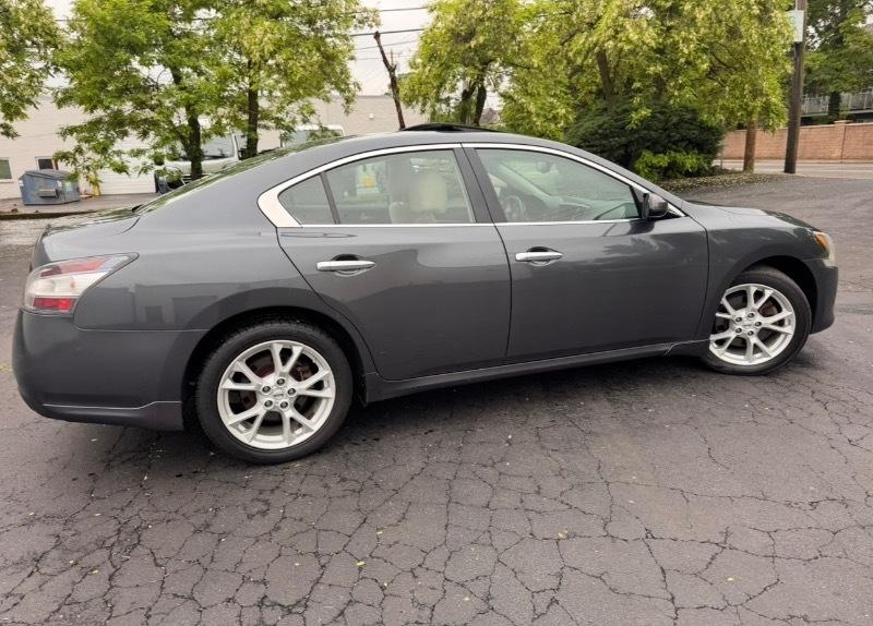 Nissan Maxima S 2013