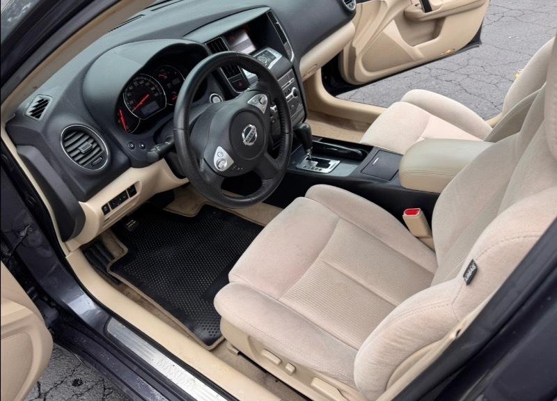 Nissan Maxima S 2013