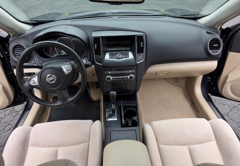 Nissan Maxima S 2013