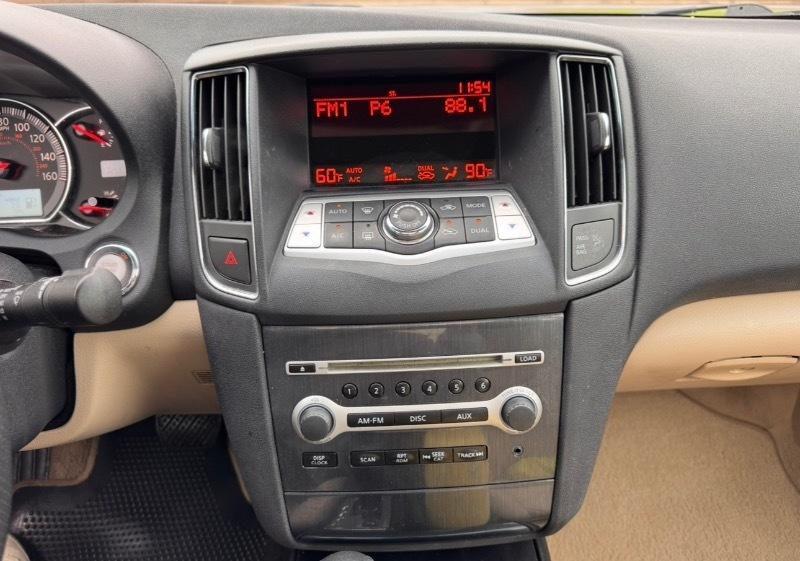 Nissan Maxima S 2013