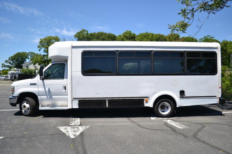Ford Econoline E450 2011