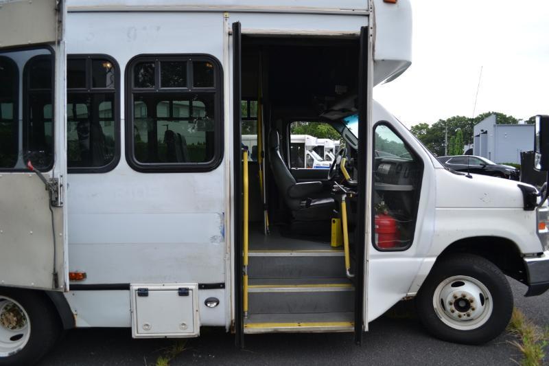 Ford Econoline E350 2011