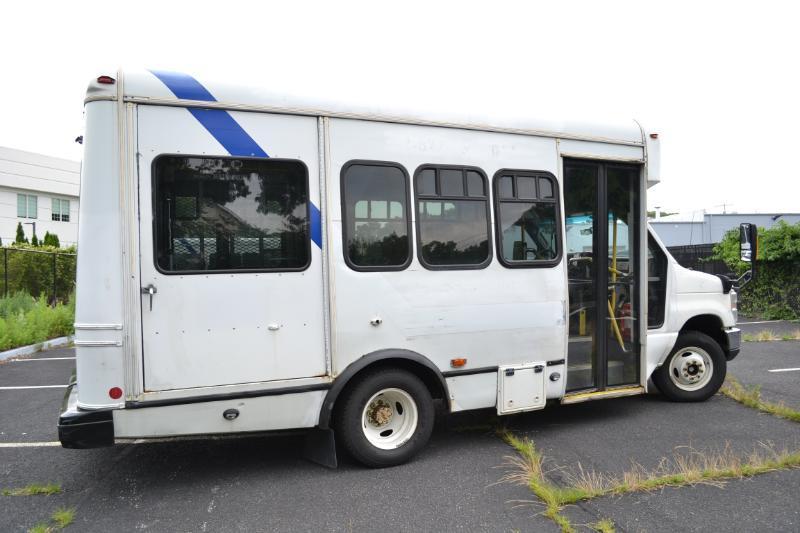 Ford Econoline E350 2011