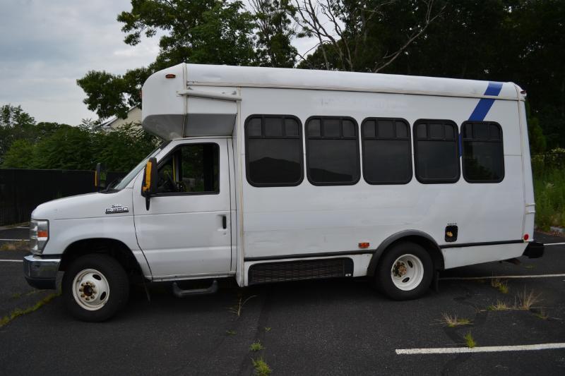 Ford Econoline E350 2011