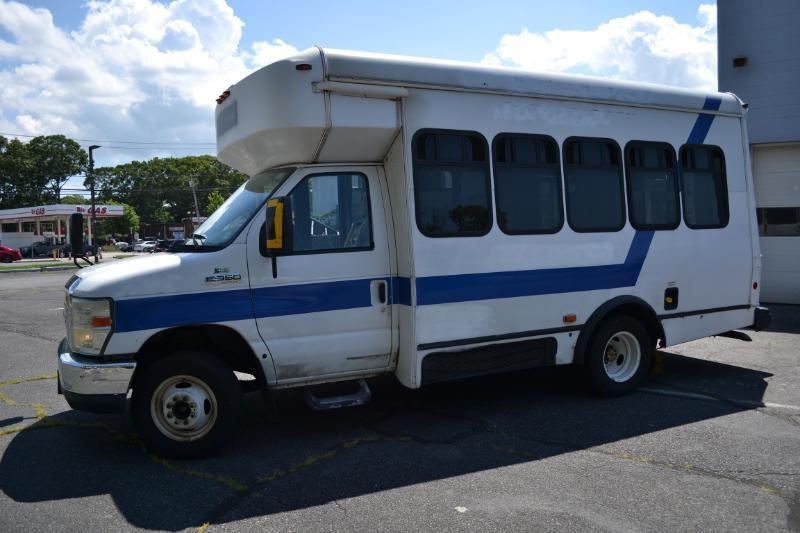 Ford Econoline E350 2010