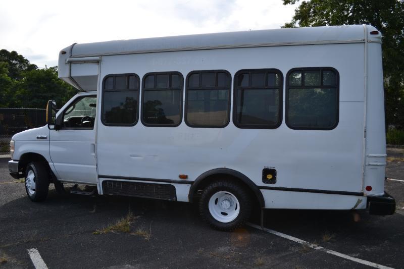 Ford Econoline E350 2010