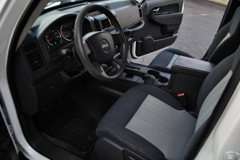 Jeep Liberty Sport 4WD 2010