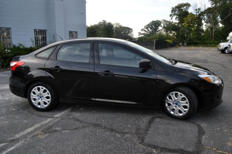 Ford Focus S Sedan 2014