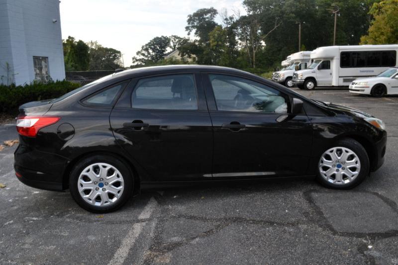 Ford Focus S Sedan 2014