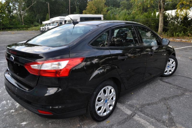 Ford Focus S Sedan 2014