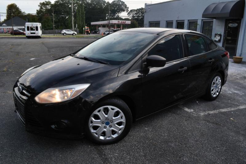 Ford Focus S Sedan 2014