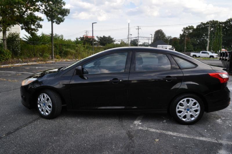 Ford Focus S Sedan 2014