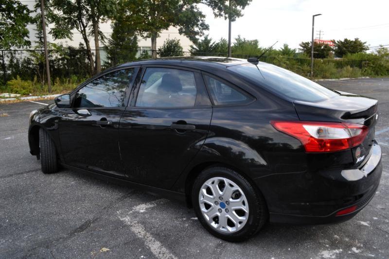 Ford Focus S Sedan 2014