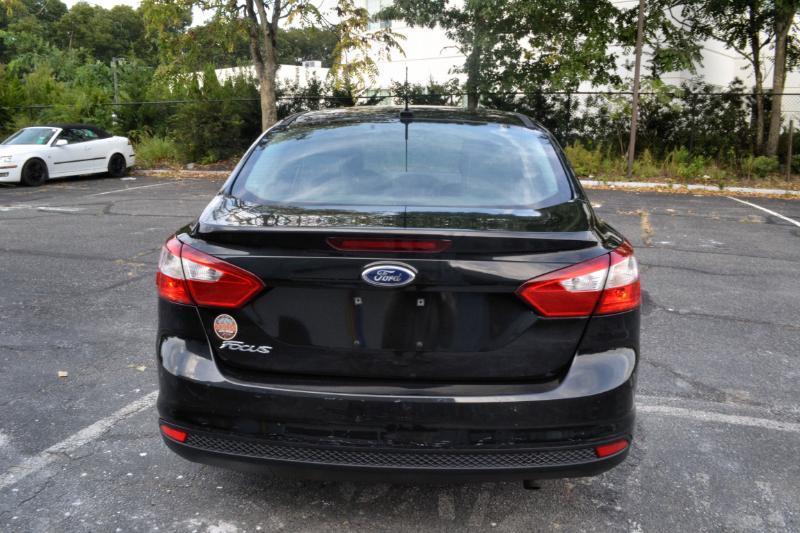 Ford Focus S Sedan 2014