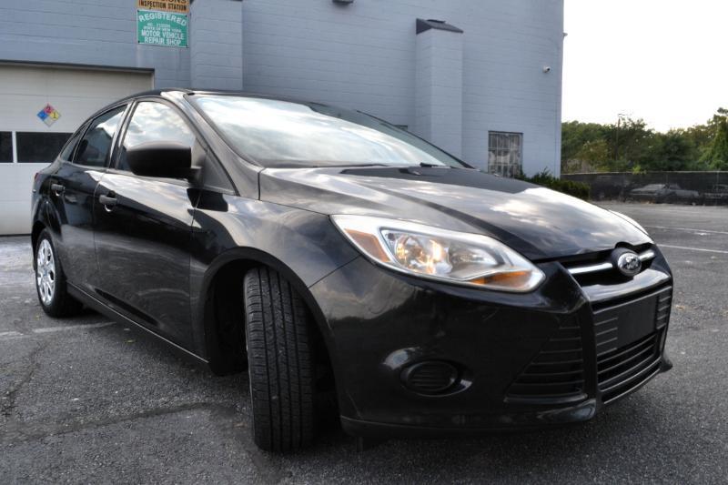 Ford Focus S Sedan 2014