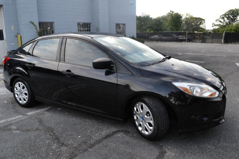 Ford Focus S Sedan 2014