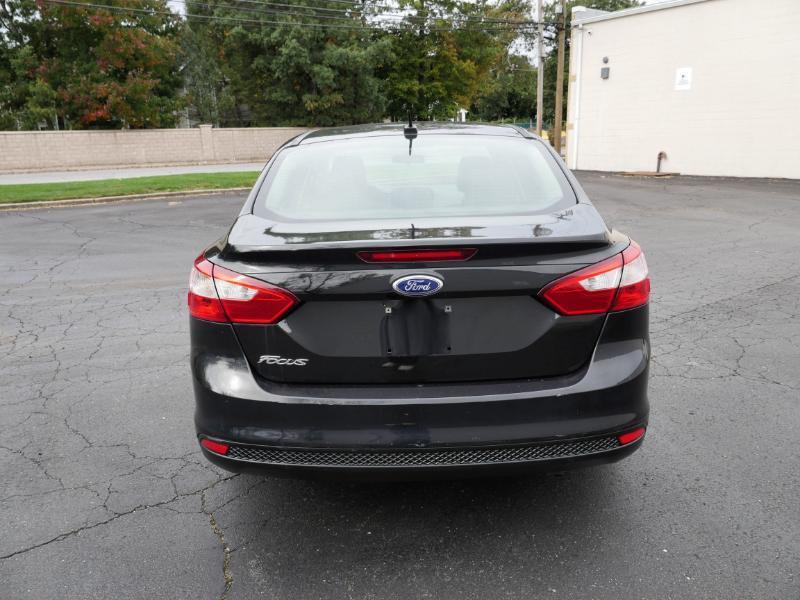 Ford Focus S Sedan 2014