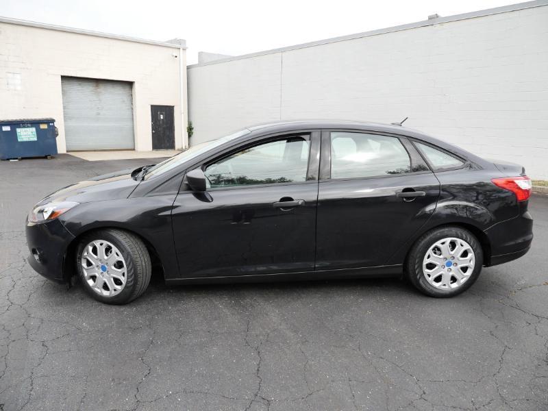 Ford Focus S Sedan 2014