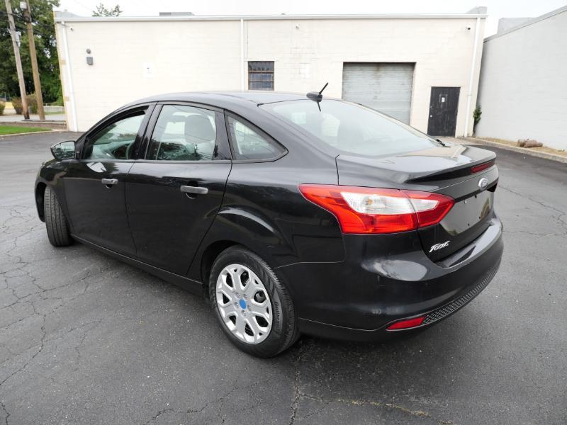 Ford Focus S Sedan 2014