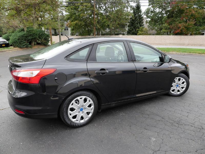 Ford Focus S Sedan 2014