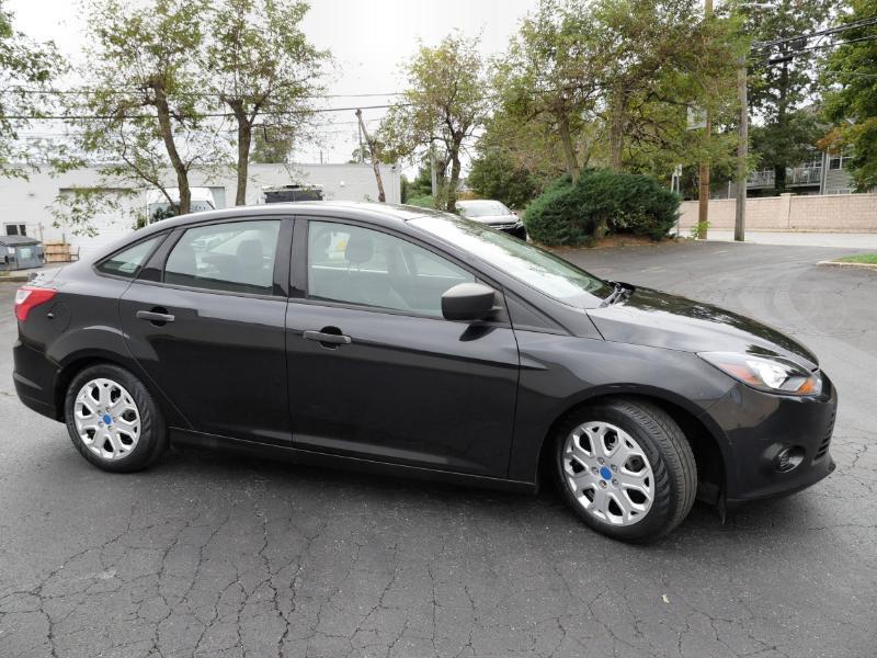 Ford Focus S Sedan 2014
