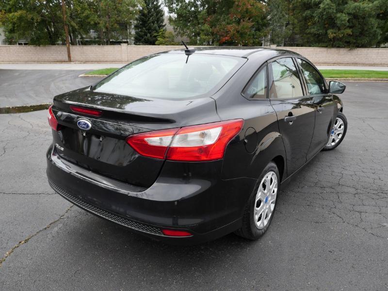 Ford Focus S Sedan 2014