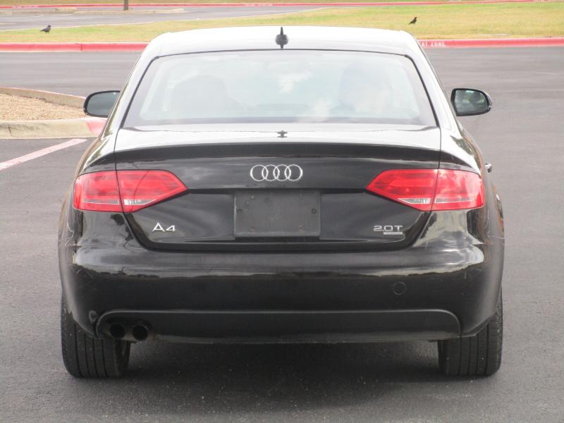 Audi A4 2.0T Sedan quattro Tiptronic 2011 Audi A4 2.0T Sedan quattro Tiptronic 2011