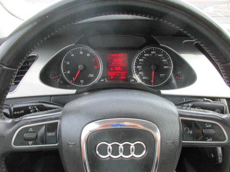 Audi A4 2.0T Sedan quattro Tiptronic 2011 Audi A4 2.0T Sedan quattro Tiptronic 2011