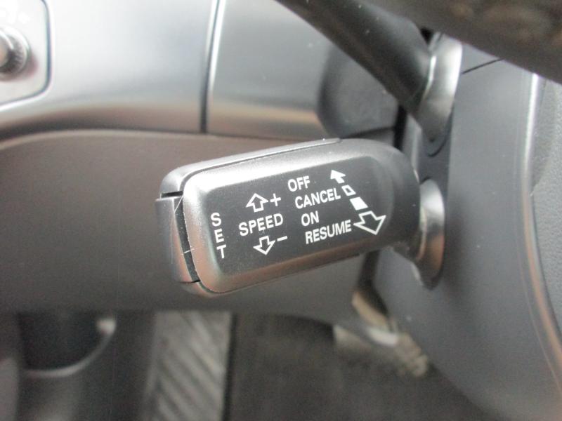 Audi A4 2.0T Sedan quattro Tiptronic 2011 Audi A4 2.0T Sedan quattro Tiptronic 2011
