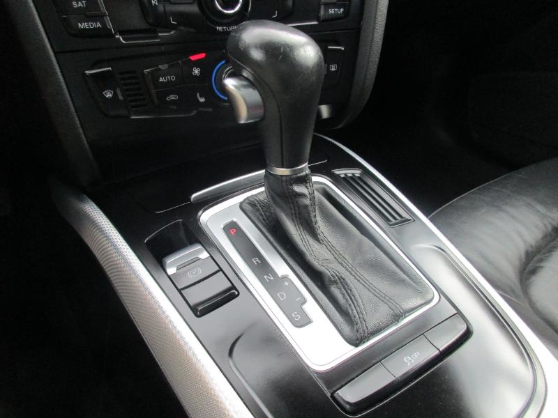 Audi A4 2.0T Sedan quattro Tiptronic 2011 Audi A4 2.0T Sedan quattro Tiptronic 2011