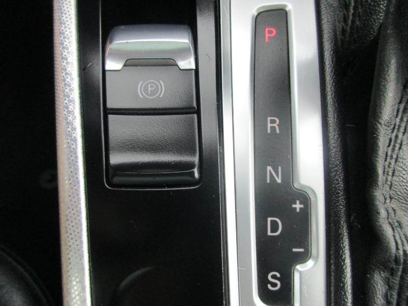 Audi A4 2.0T Sedan quattro Tiptronic 2011 Audi A4 2.0T Sedan quattro Tiptronic 2011