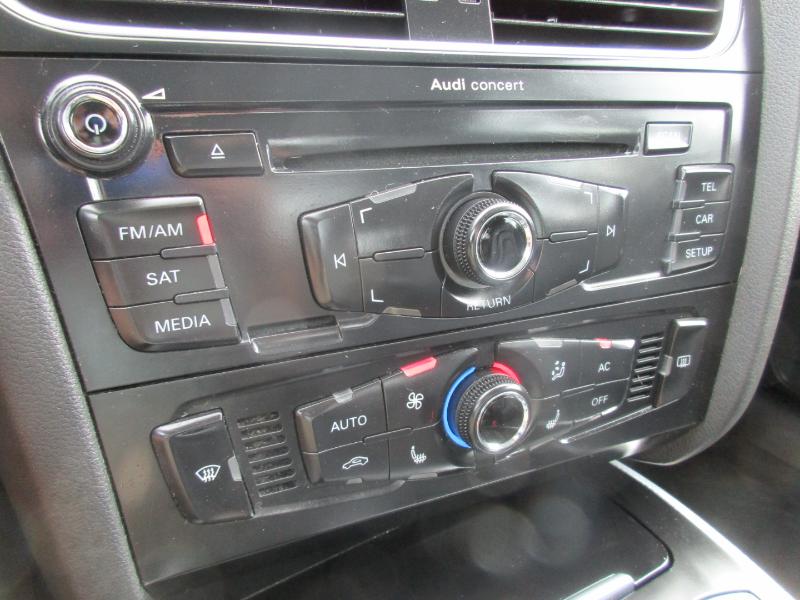 Audi A4 2.0T Sedan quattro Tiptronic 2011 Audi A4 2.0T Sedan quattro Tiptronic 2011