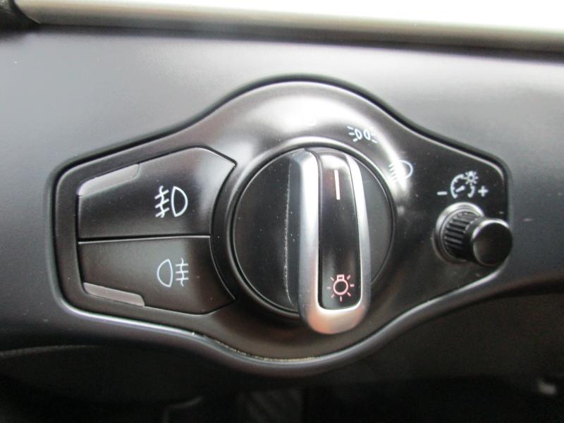 Audi A4 2.0T Sedan quattro Tiptronic 2011 Audi A4 2.0T Sedan quattro Tiptronic 2011