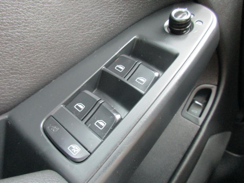 Audi A4 2.0T Sedan quattro Tiptronic 2011 Audi A4 2.0T Sedan quattro Tiptronic 2011