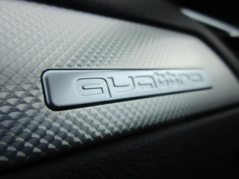 Audi A4 2.0T Sedan quattro Tiptronic 2011 Audi A4 2.0T Sedan quattro Tiptronic 2011