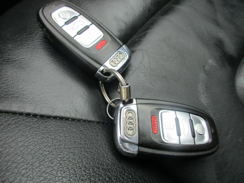 Audi A4 2.0T Sedan quattro Tiptronic 2011 Audi A4 2.0T Sedan quattro Tiptronic 2011